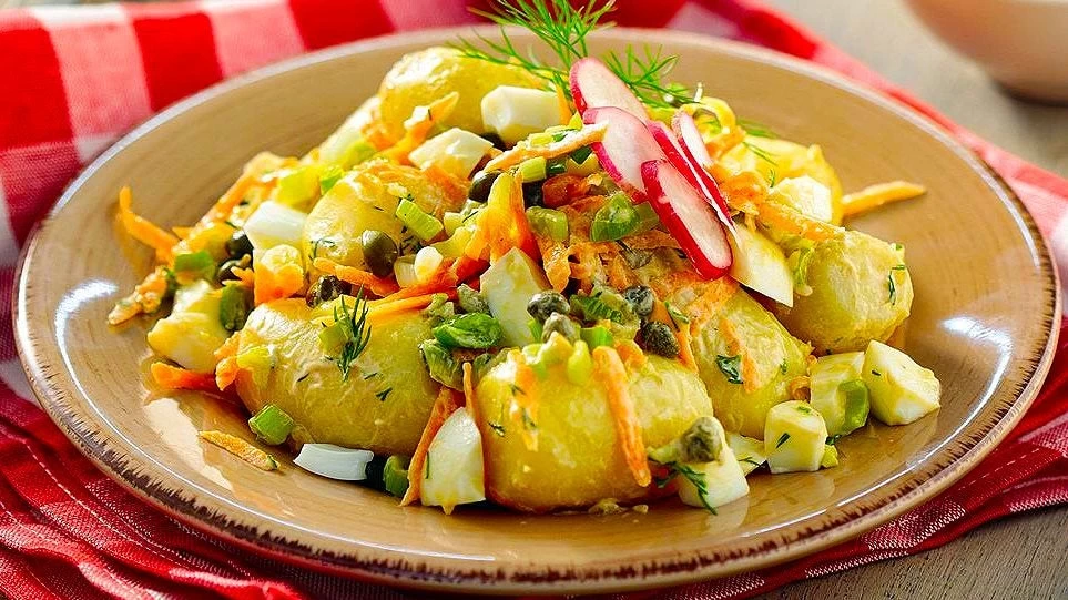 Τα μοιραία λάθη που καταστρέφουν την πατατοσαλάτα σας